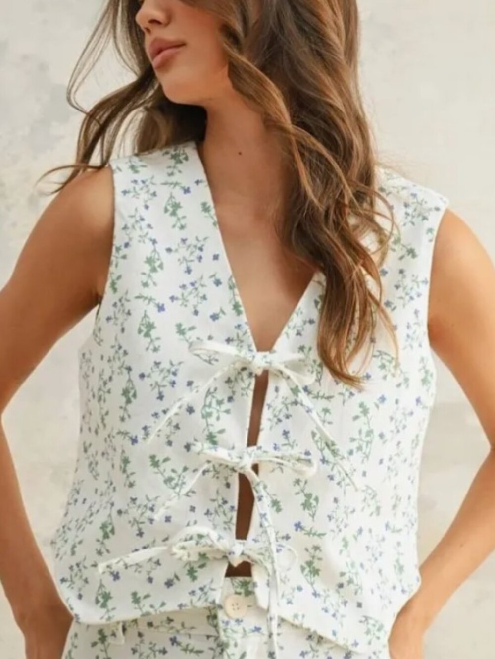 MiOu Muse Floral Tie-Front Crop Top in Cream and Blue